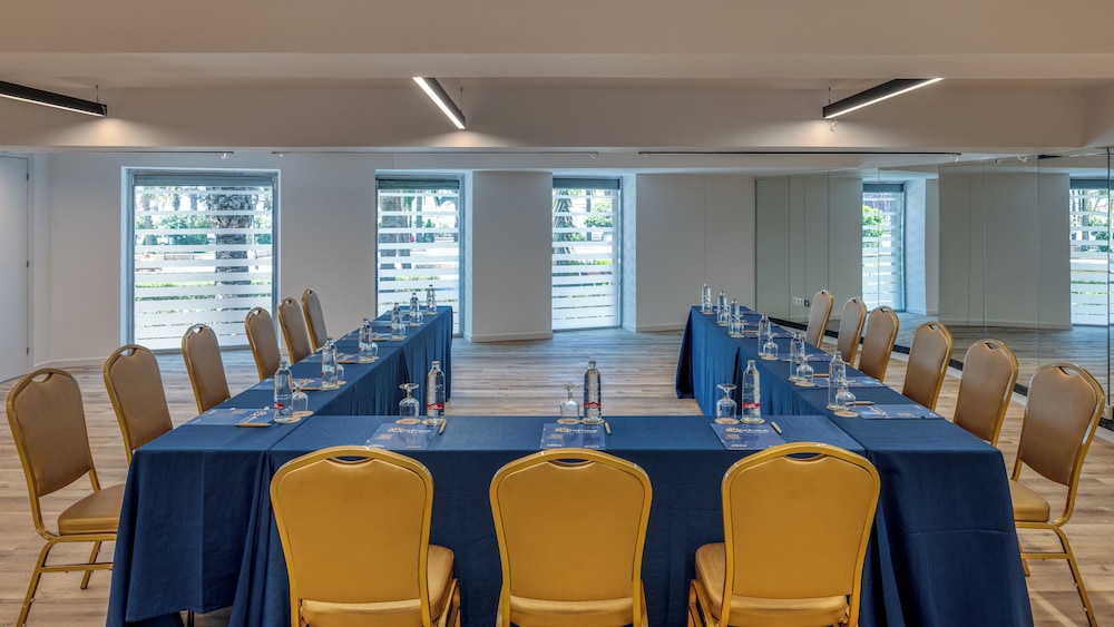 Ohtels Gran Hotel Almería — Hotel building in Almeria, Andalusia