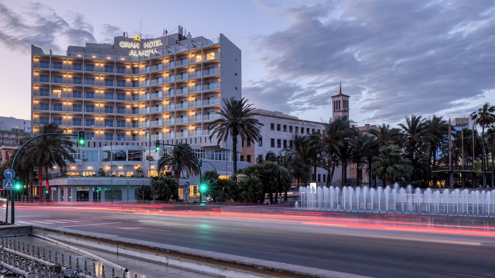 Ohtels Gran Hotel Almería — Hotel building in Almeria, Andalusia