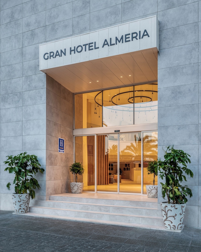 Ohtels Gran Hotel Almería — Hotel building in Almeria, Andalusia