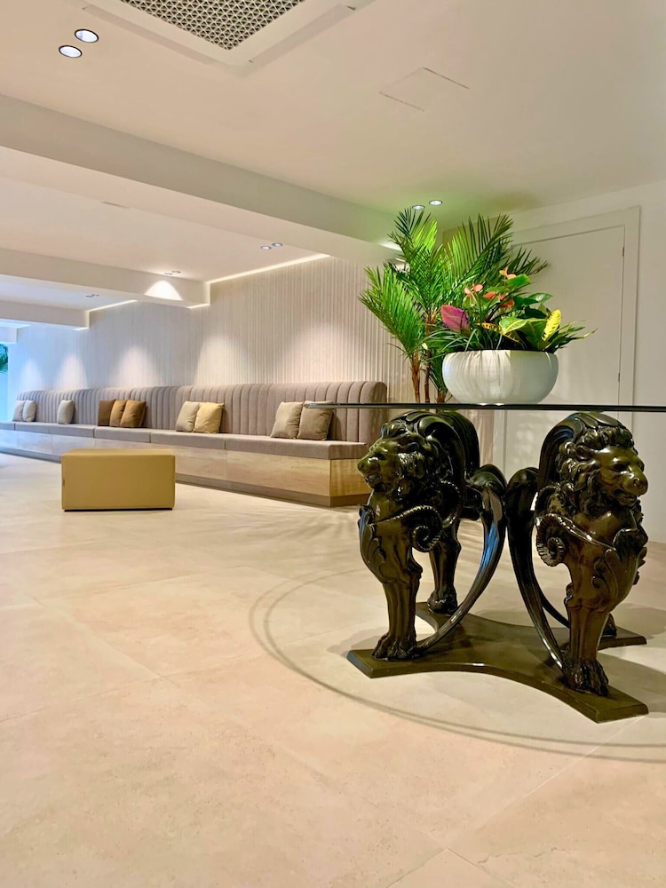 Ohtels Gran Hotel Almería — Hotel building in Almeria, Andalusia