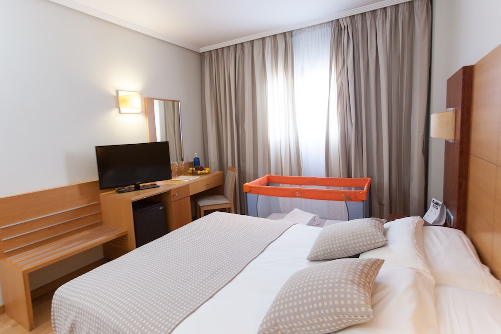 Hotel Gran Fama — Hotel rooms in Almeria, Andalusia