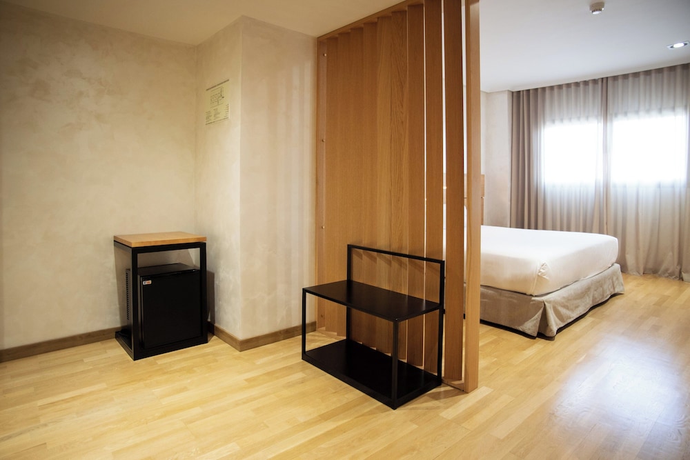 Hotel Gran Fama — Hotel rooms in Almeria, Andalusia
