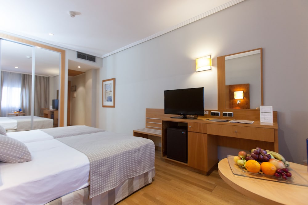 Hotel Gran Fama — Hotel rooms in Almeria, Andalusia