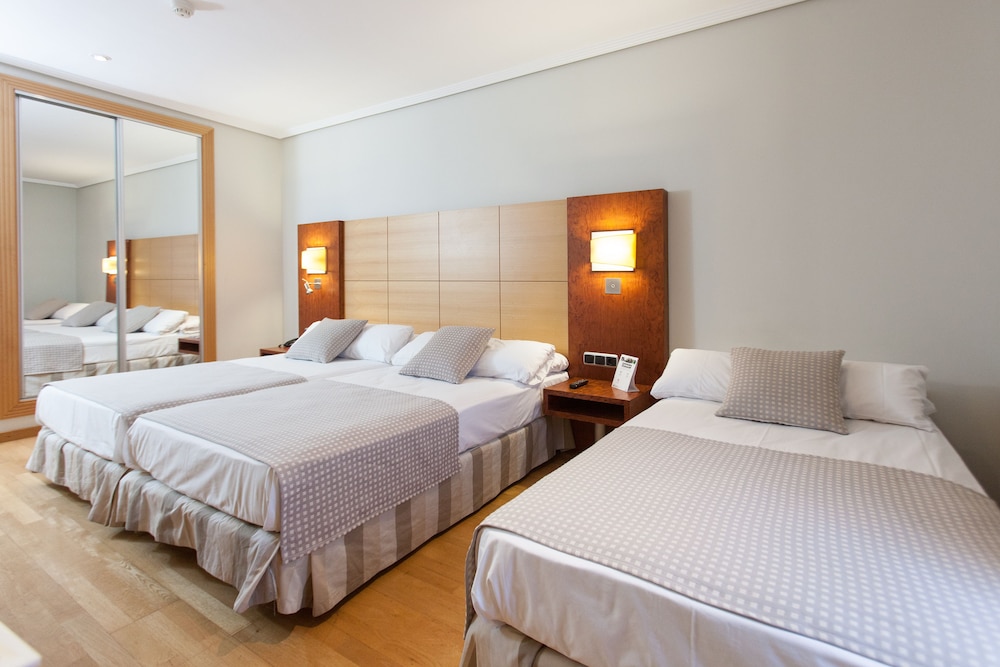 Hotel Gran Fama — Hotel rooms in Almeria, Andalusia