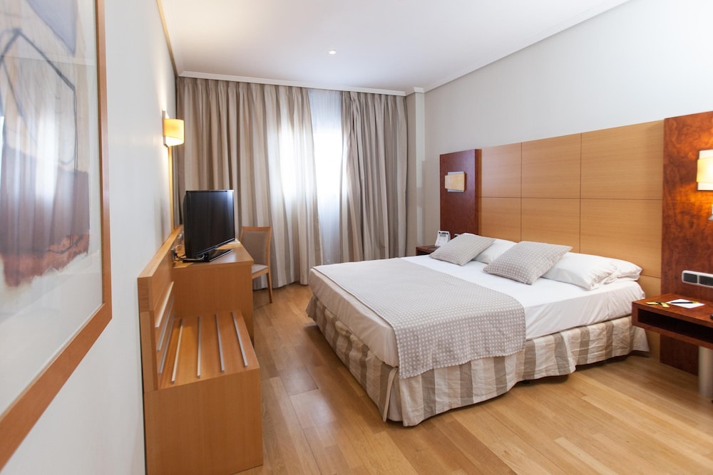 Hotel Gran Fama — Hotel rooms in Almeria, Andalusia
