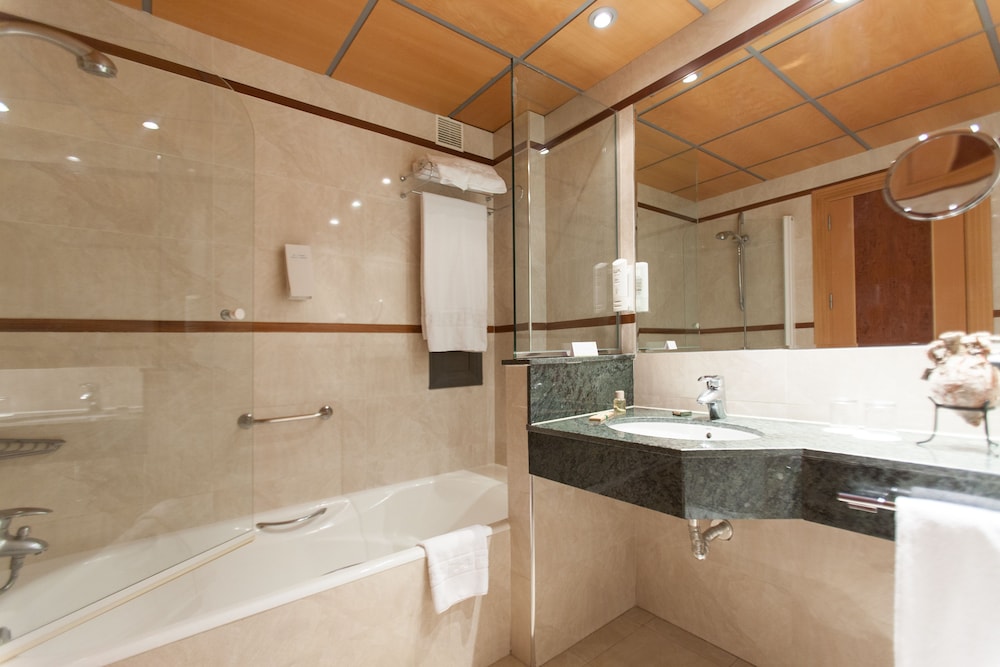 Hotel Gran Fama — Hotel rooms in Almeria, Andalusia