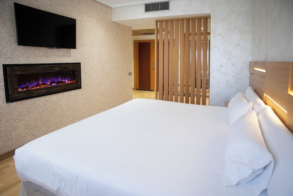 Hotel Gran Fama — Hotel rooms in Almeria, Andalusia