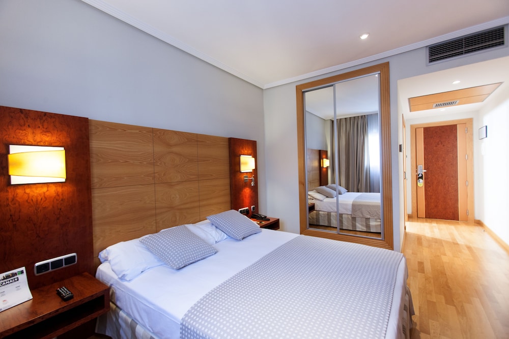 Hotel Gran Fama — Hotel rooms in Almeria, Andalusia