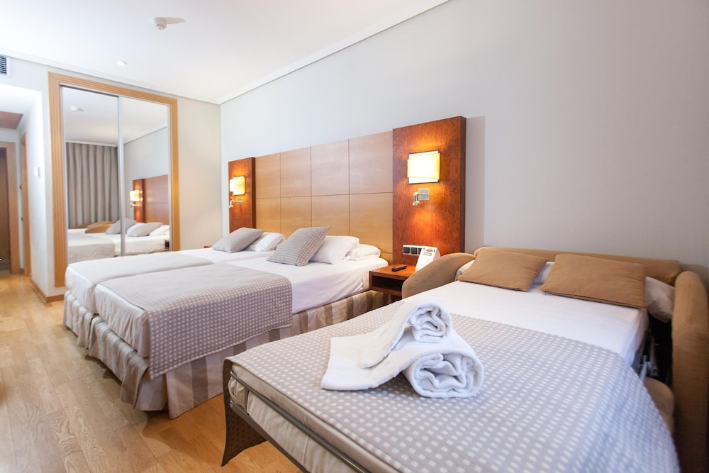 Hotel Gran Fama — Hotel rooms in Almeria, Andalusia