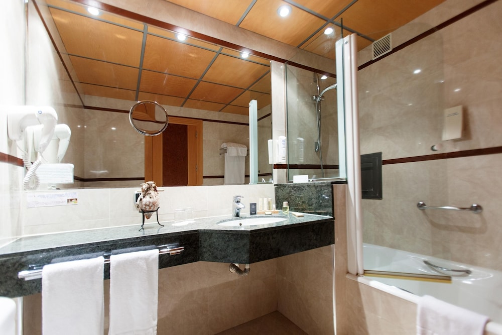 Hotel Gran Fama — Hotel rooms in Almeria, Andalusia