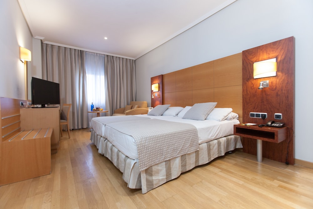 Hotel Gran Fama — Hotel rooms in Almeria, Andalusia