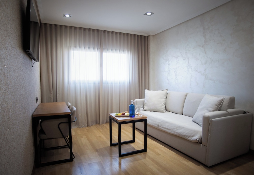 Hotel Gran Fama — Hotel rooms in Almeria, Andalusia