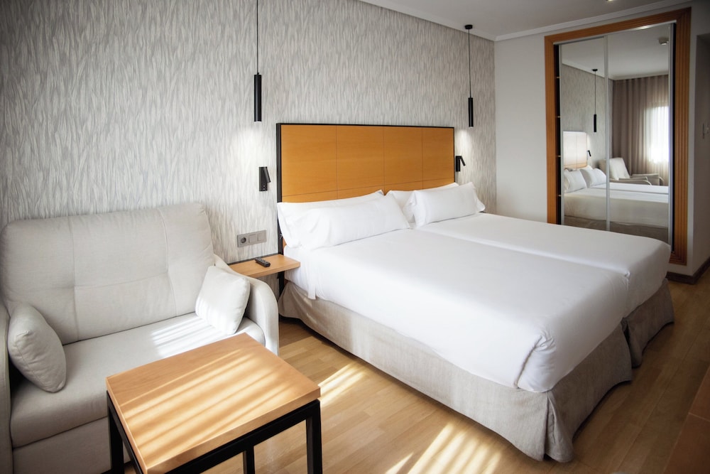 Hotel Gran Fama — Hotel rooms in Almeria, Andalusia