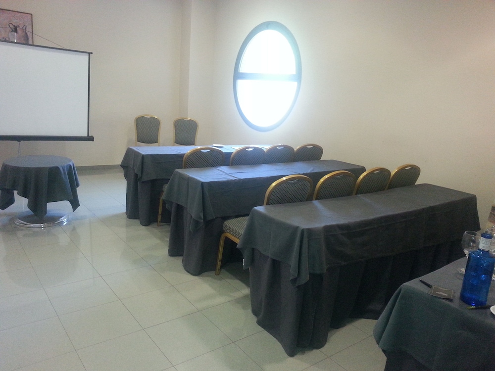 Hotel Gran Fama — Hotel building in Almeria, Andalusia