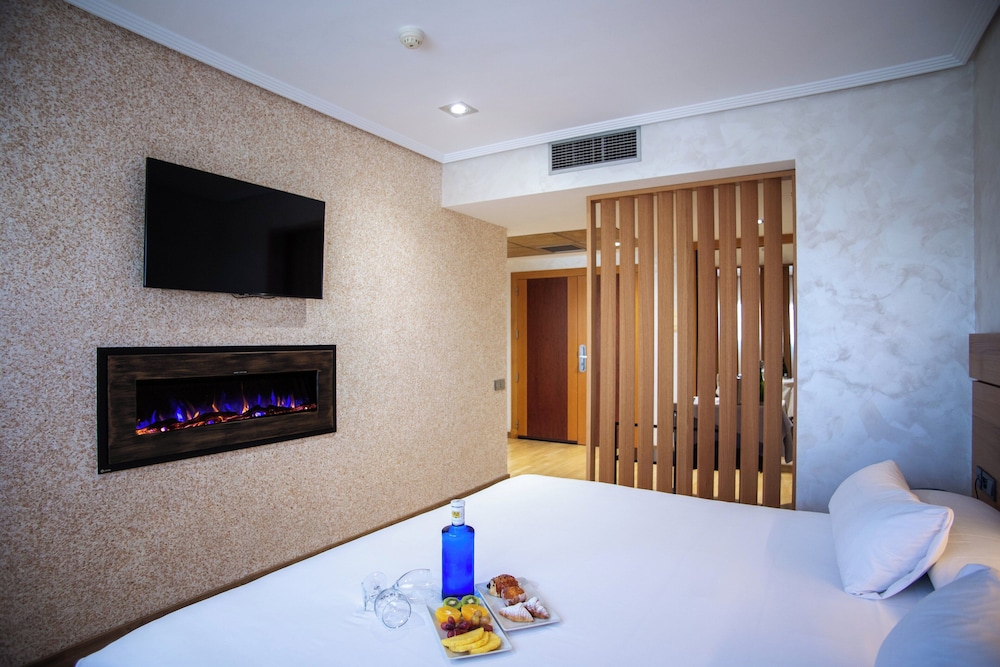 Hotel Gran Fama — Hotel rooms in Almeria, Andalusia