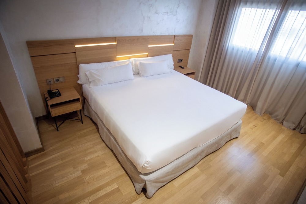 Hotel Gran Fama — Hotel rooms in Almeria, Andalusia