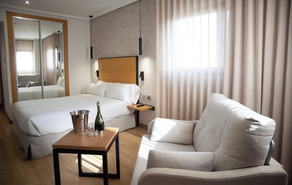 Hotel Gran Fama — Hotel rooms in Almeria, Andalusia