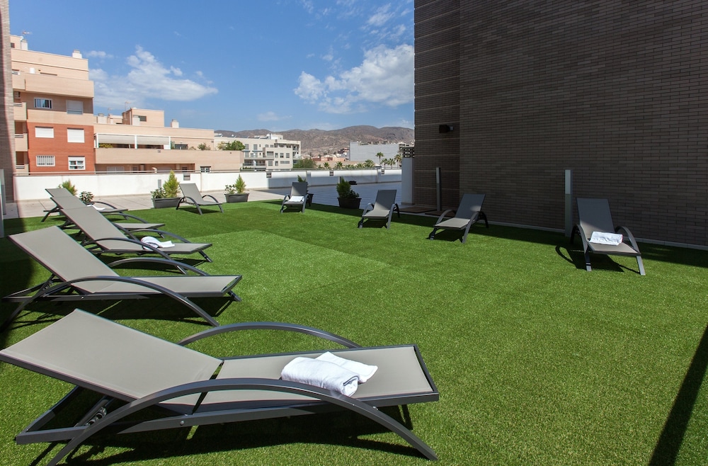 Hotel Gran Fama — Hotel building in Almeria, Andalusia