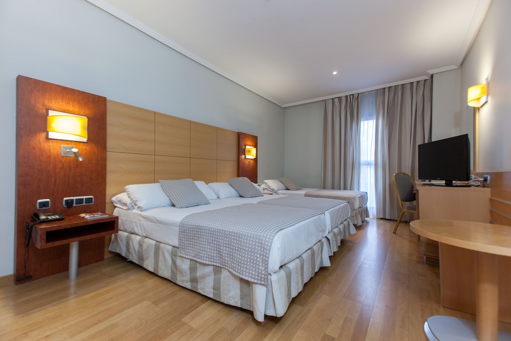 Hotel Gran Fama — Hotel rooms in Almeria, Andalusia