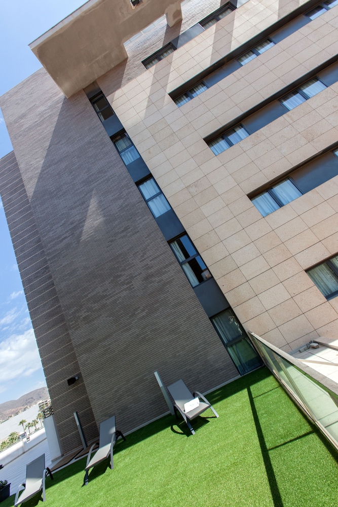 Hotel Gran Fama — Hotel building in Almeria, Andalusia