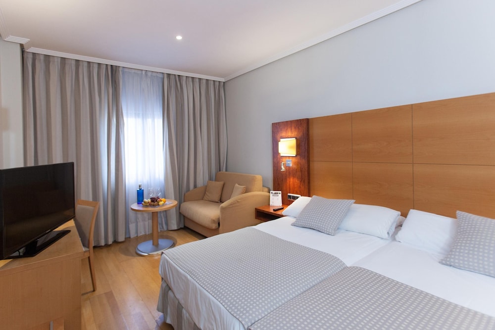 Hotel Gran Fama — Hotel rooms in Almeria, Andalusia