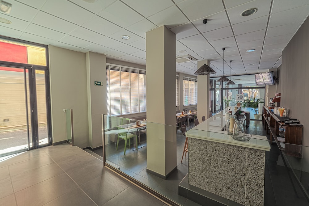 Hotel La Perla — Restaurant & bars in Almeria, Andalusia