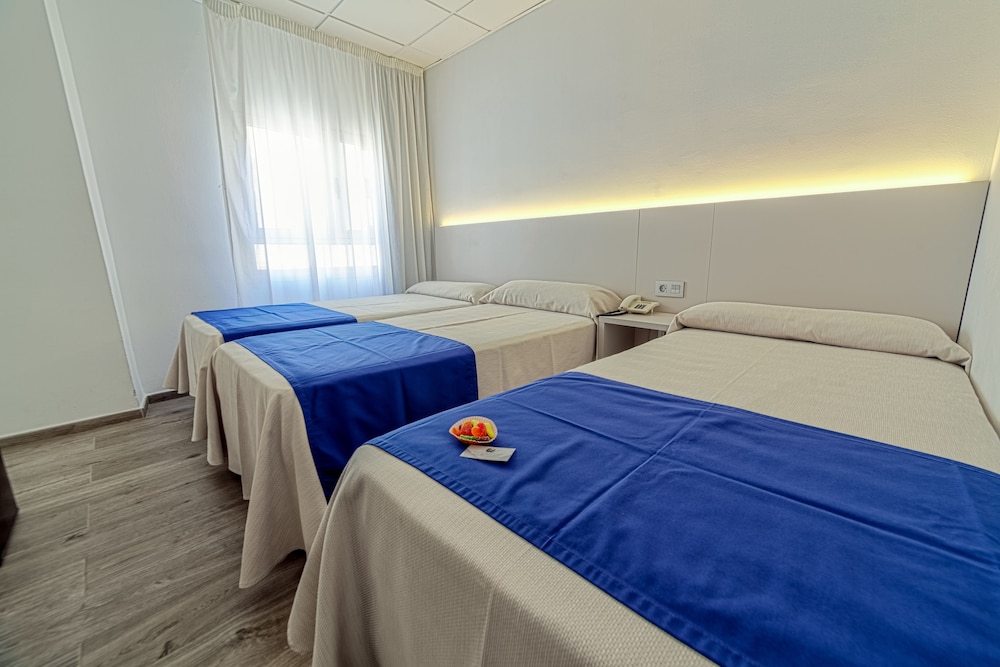 Hotel La Perla — Hotel rooms in Almeria, Andalusia
