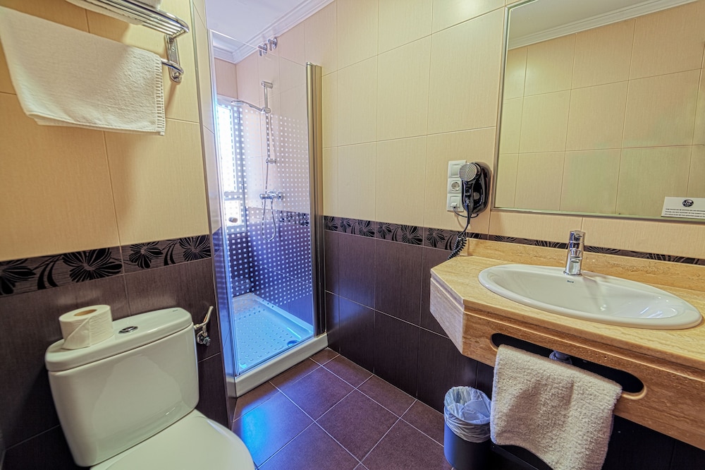 Hotel La Perla — Hotel rooms in Almeria, Andalusia