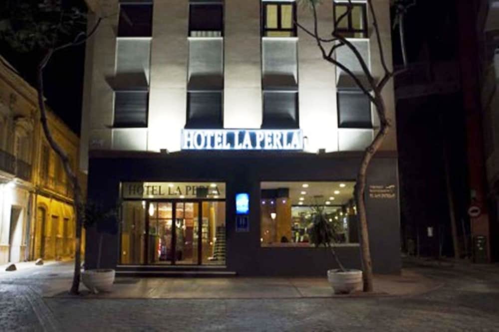 Hotel La Perla — Hotel building in Almeria, Andalusia