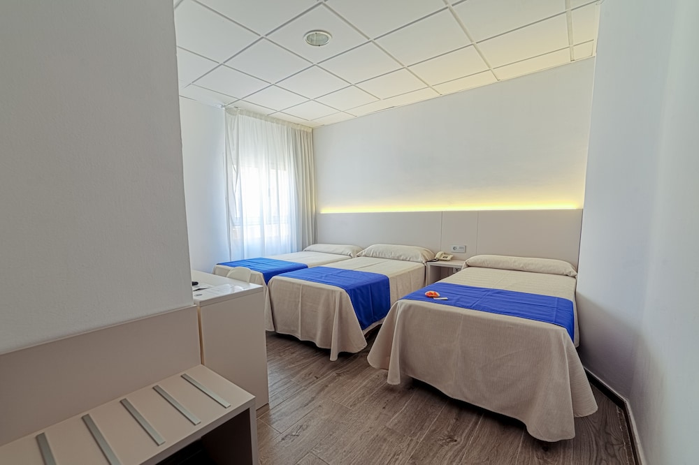 Hotel La Perla — Hotel rooms in Almeria, Andalusia