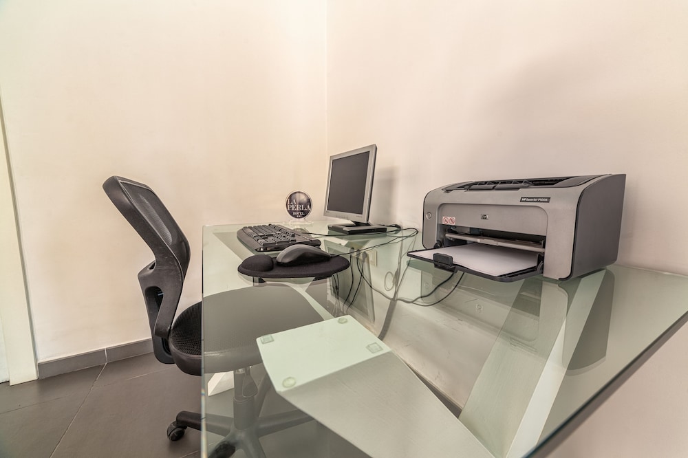 Hotel La Perla — Hotel rooms in Almeria, Andalusia