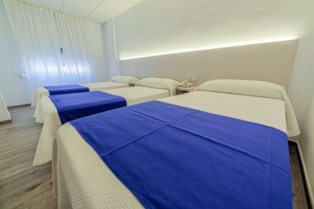 Hotel La Perla — Hotel rooms in Almeria, Andalusia