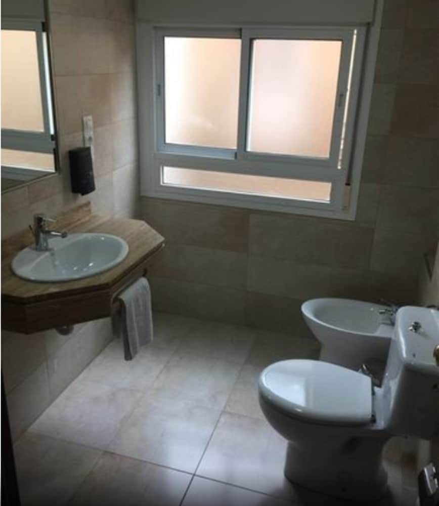 Hotel La Perla — Hotel rooms in Almeria, Andalusia
