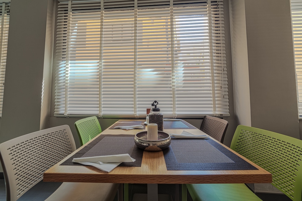 Hotel La Perla — Restaurant & bars in Almeria, Andalusia