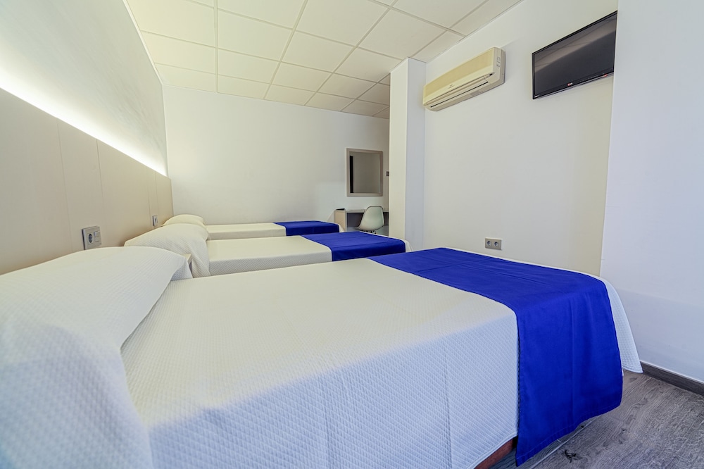 Hotel La Perla — Hotel rooms in Almeria, Andalusia