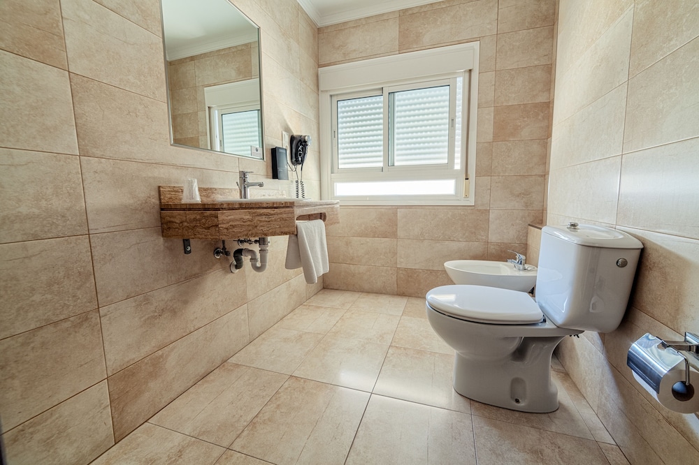 Hotel La Perla — Hotel rooms in Almeria, Andalusia