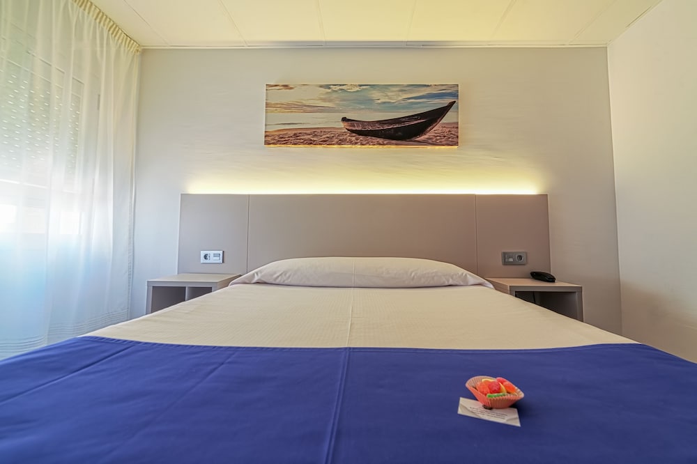 Hotel La Perla — Hotel rooms in Almeria, Andalusia