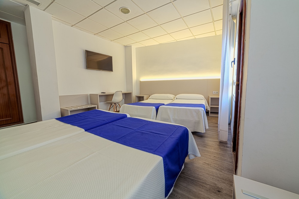 Hotel La Perla — Hotel rooms in Almeria, Andalusia