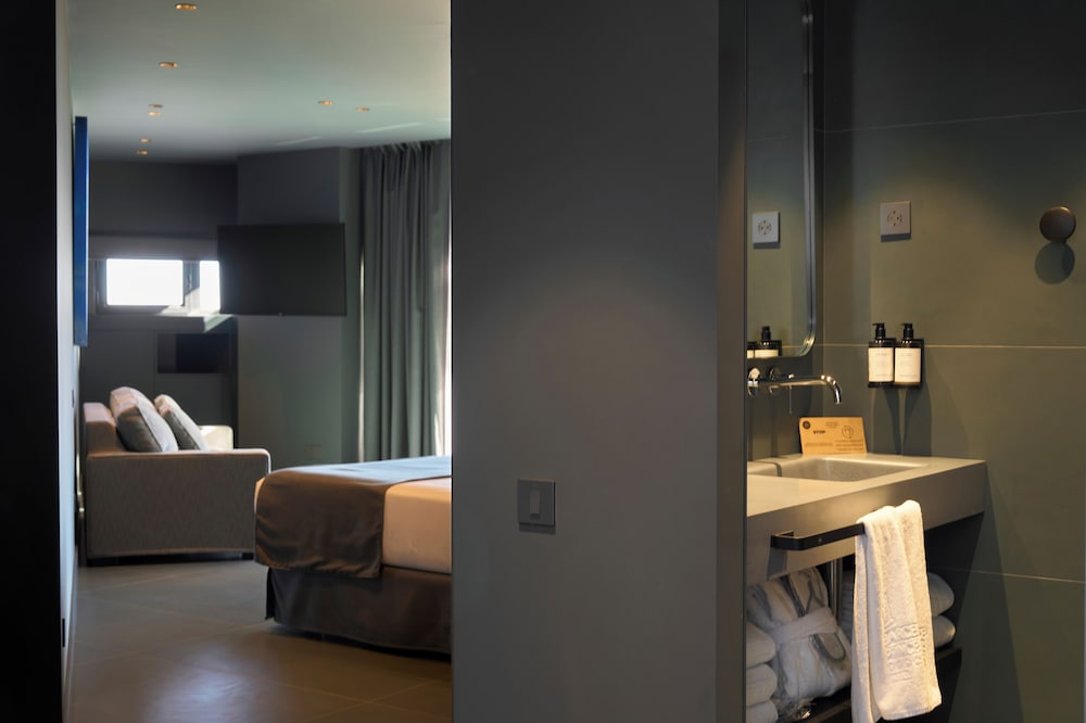 Hotel Barcelona Princess — Hotel rooms in Barcelona, Catalonia
