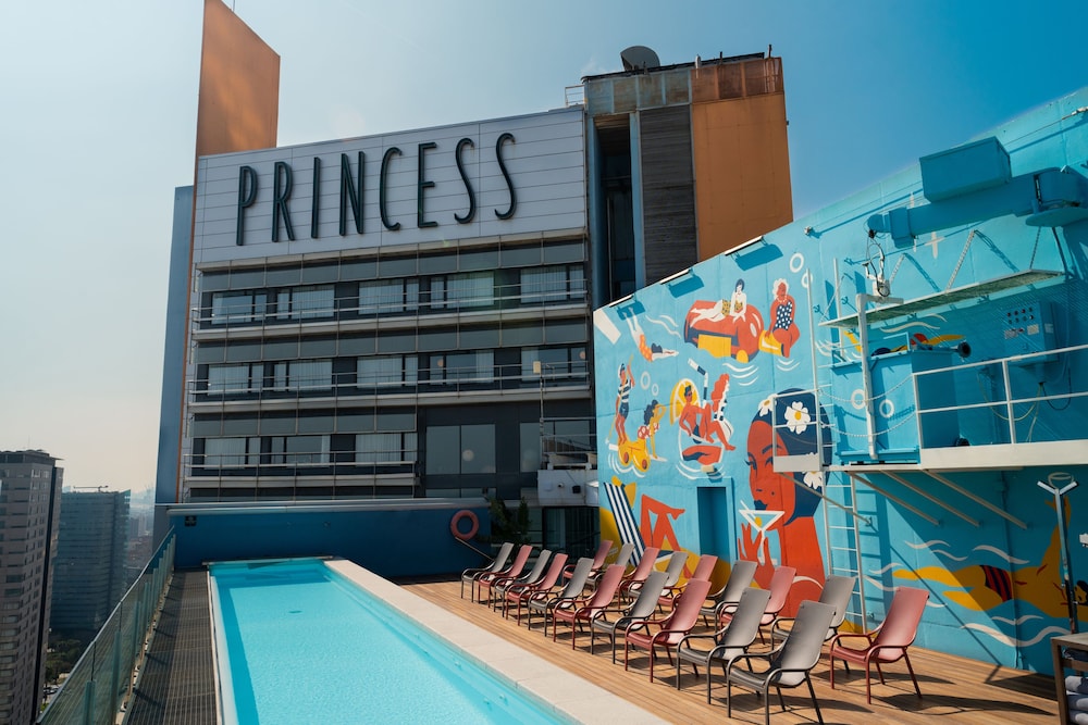 Hotel Barcelona Princess — Swimming pool in Barcelona, Catalonia