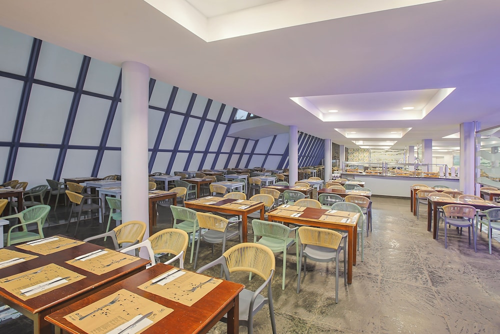 Moon Dreams Portomagno — Restaurant & bars in Roquetas de Mar, Andalusia