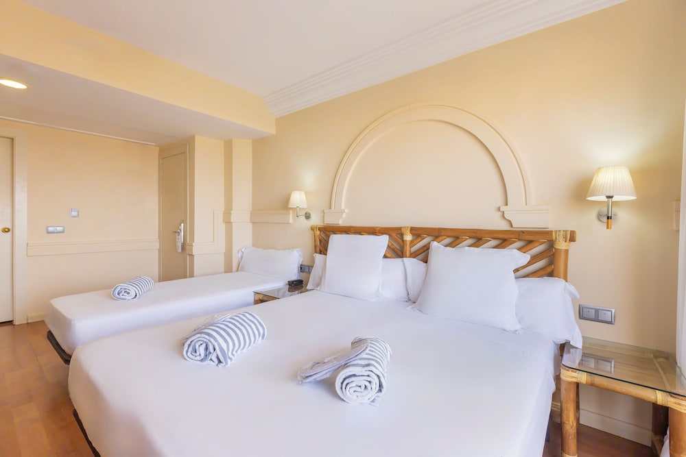 Moon Dreams Portomagno — Hotel rooms in Roquetas de Mar, Andalusia