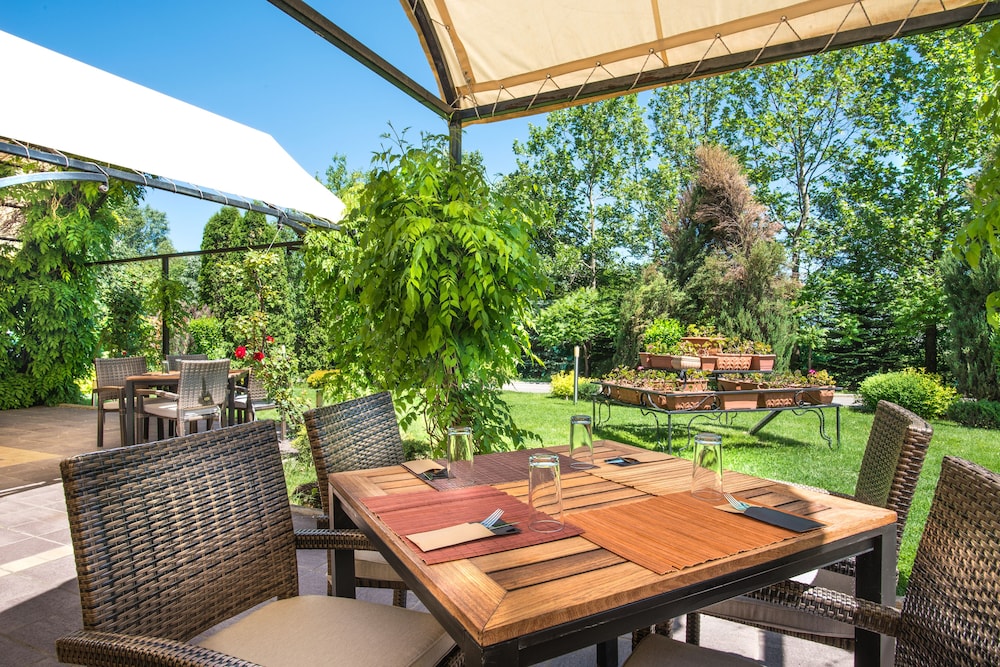 Expo Hotel Sofia — Restaurant & bars in Sofia, Sofia (province)
