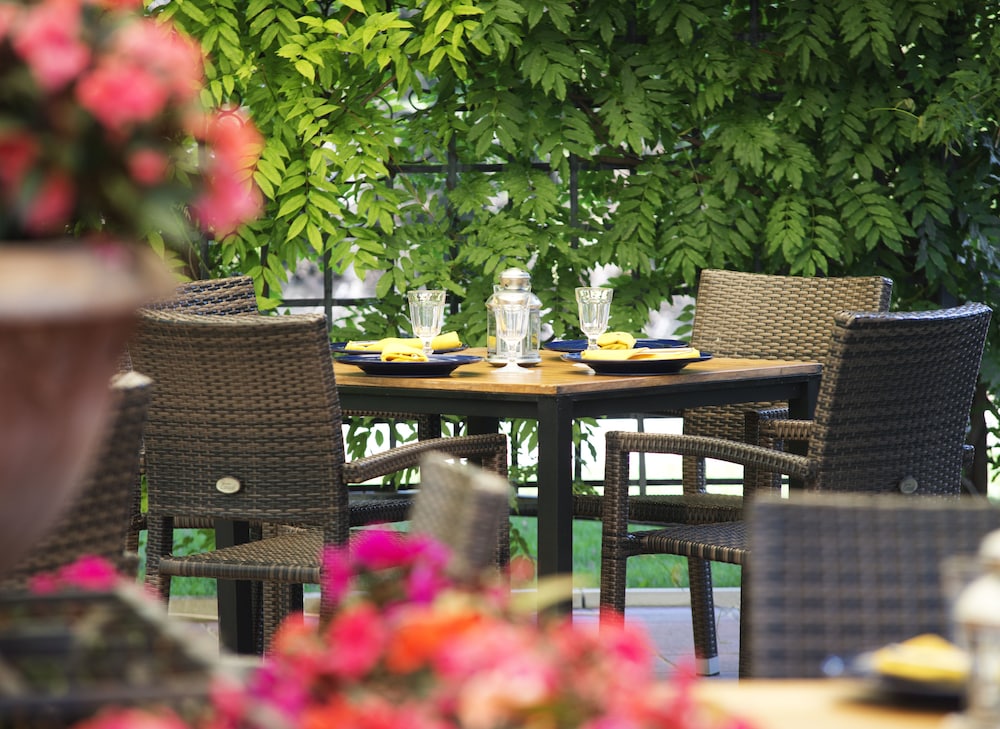 Expo Hotel Sofia — Restaurant & bars in Sofia, Sofia (province)