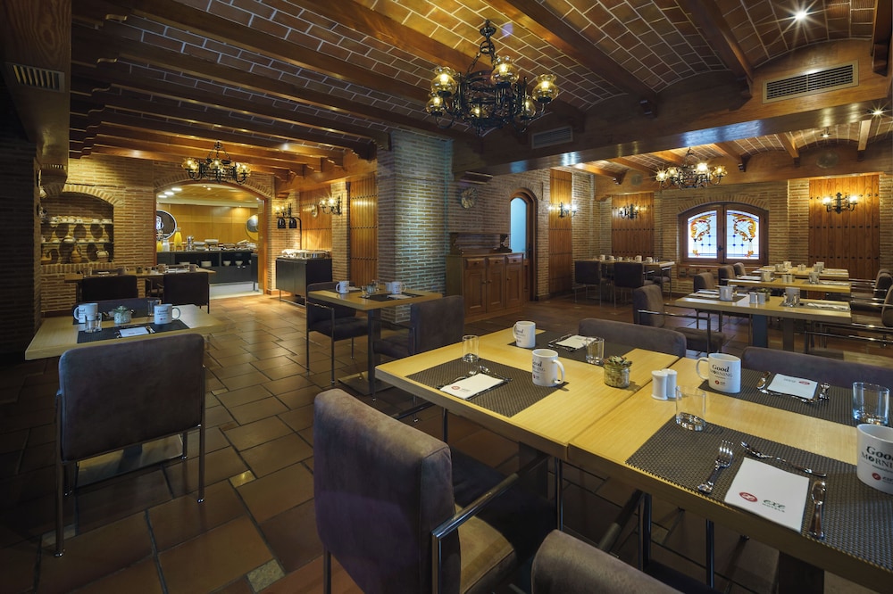 Exe Almería Centro — Restaurant & bars in Almeria, Andalusia
