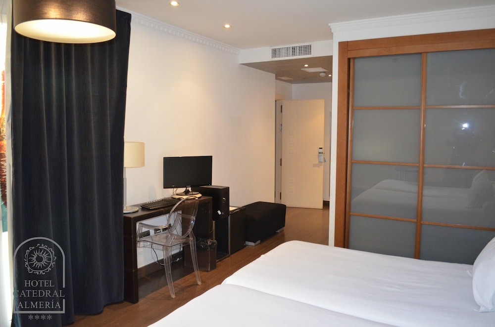 Hotel Catedral Almería — Hotel rooms in Almeria, Andalusia