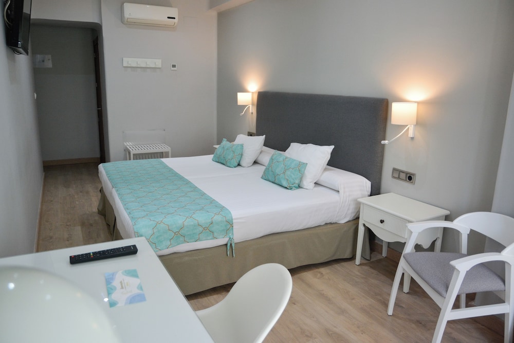 Hotel Costasol — Hotel rooms in Almeria, Andalusia