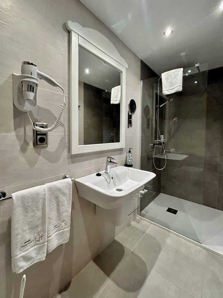Hotel Costasol — Hotel rooms in Almeria, Andalusia