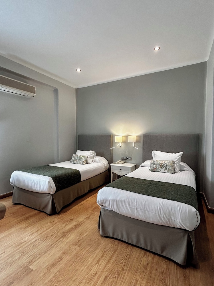 Hotel Costasol — Hotel rooms in Almeria, Andalusia