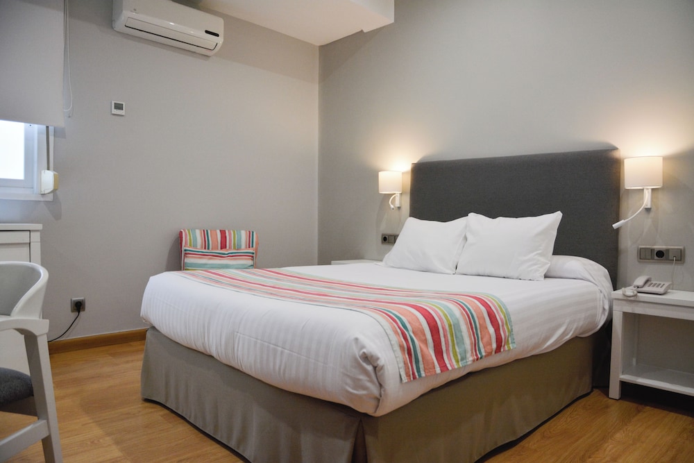Hotel Costasol — Hotel rooms in Almeria, Andalusia